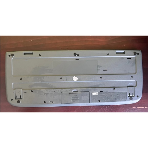 Logitech K330 Y-R0009 Wireless USB Keyboard Only, No Receiver - Picture 4 of 4